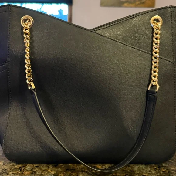 Michael Kors Black Shoulder Bag with Gold Chain - Picture 3 of 5